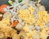 Gambar langkah 5 resipi 👩‍🍳Cendawan Shimeji Tumis Telur.