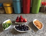 Foto del paso 4 de la receta: Té Helado de Cuesco de Palta, Frutos Rojos, Menta y Jengibre
