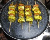 A picture of step 3 of Paneer hariyali tikka.