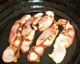 Foto del paso 8 de la receta: Medallón de pollo con hongos y puerro en colchón de panceta crispy