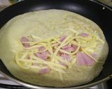 Hình bước làm 3 của món Crêpes ham và phomai