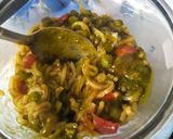 A picture of step 2 of Palak paneer gravy maggi.