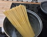 Une image de l'étape 1 de °Pâtes aux crevettes sauce crème et pesto°.
