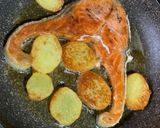 Gambar langkah 3 resipi Salmon grill garlic.