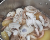 Foto del paso 3 de la receta: Tortitas de pulpo en su salsa