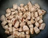 Foto del paso 2 de la receta: Medallón de solomillo con monchetas en salsa de vermouth y huevo frito