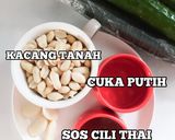 Gambar langkah 1 resipi Salad Timun Thai.