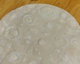 Pizza z tuńczykiem na tortilli krok przepisu 3 zdjęcie