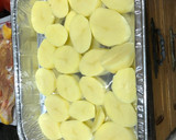Foto del paso 2 de la receta: Pollo al horno con patatas panaderas y tomate asado
