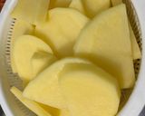 Hình bước làm 1 của món Khoai Tây Xào Cà Chua Chay