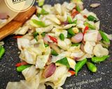 Foto langkah ke 4 dari resep Oseng ayam sambal bawang feat kol.