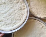 Foto langkah ke 4 dari resep Margharita Pizza with Pepperoni.
