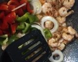 Foto langkah ke 4 dari resep Tumis Udang Mentega Cah Paprika.