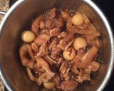 Hình bước làm 3 của món Tai heo kho magi trứng cút