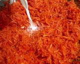 A picture of step 2 of Gajar Halwa.
