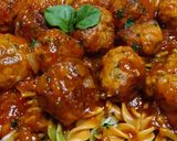 Foto del paso 7 de la receta: Albóndigas con tirabuzones en salsa arrabbiata
