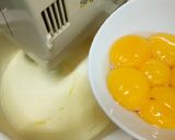 Foto langkah ke 4 dari resep Marmer Cake ala Law's Kitchen.