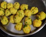 A picture of step 5 of Maharashtra famous vadapav.