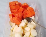 Foto langkah ke 3 dari resep Salad Buah Merah Putih (Pepaya + Apel).