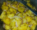 A picture of step 1 of Pan grilled potato recipe II🍽🥔🧅.
