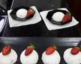 صورة لخطوة 4 من وصفة حلى جوز الهند 🍧 بالفريز 🍓