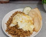 Foto langkah ke 5 dari resep Mie Goreng Telur.