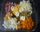 Hình bước làm 2 của món Salad Nga