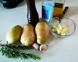 Foto del paso 1 de la receta: Patatas con mantequilla y romero