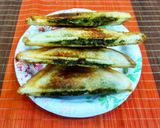 A picture of step 3 of Cheezy Soya spinach mushroom sandwich.