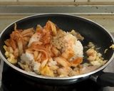 Foto langkah ke 5 dari resep Kimchi Bokkeumbap / Kimchi Fried Rice / Nasi Goreng Kimchi Simple.