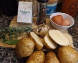 Foto del paso 1 de la receta: Patatas tajeadas asadas al romero con ajo y bacon