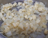 Foto del paso 2 de la receta: Cogotes de merluza con salsa de manzana, sidra y trigueros