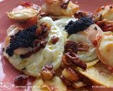 Foto del paso 10 de la receta: Langosta al ajillo con huevos fritos y patatas panadera