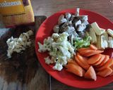 Foto langkah ke 2 dari resep 1. Capcay sayur bakso.
