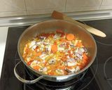 Foto del paso 3 de la receta: Calamarcitos con tomate