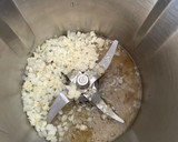 Foto del paso 2 de la receta: Masa para croquetas de pollo asado