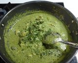 A picture of step 2 of Hadrabadi green chicken.