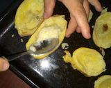 Foto del paso 4 de la receta: Papas rellenas con choclo y queso