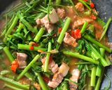 รูปขั้นตอนการทำที่ 5 ของ แกงผักบุ้งหมูสามชั้น
