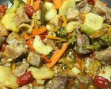 Foto del paso 3 de la receta: Cerdo con mini verduras y papa al sartén
