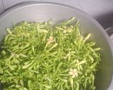Foto langkah ke 1 dari resep Tumis Pucuk dan Kembang Kates.