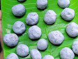 Klepon Bunga Telang (Boh Rom Rom Bunga Telang)