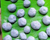 Foto langkah ke 3 dari resep Klepon Bunga Telang (Boh Rom Rom Bunga Telang).