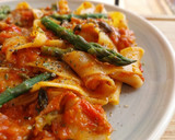 Foto del paso 6 de la receta: Pappardelle con salsa de tomate y espárragos
