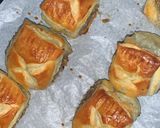Foto langkah ke 4 dari resep Beef Sausage Roll.