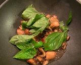 A picture of step 5 of 3 cups mushrooms.