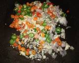 Nasi Gurih Daun Jeruk (Dengan Telur Ceplok Pedas Saus Tiram) langkah memasak 3 foto