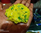 A picture of step 5 of Dal Palak Vada.