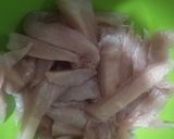 A picture of step 1 of Dry chicken chilli.