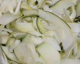 Foto del paso 1 de la receta: Ensalada de calabacín con sésamo
